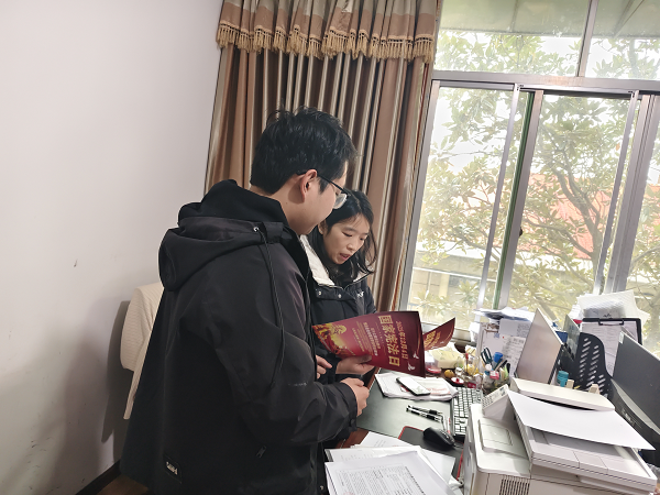 科技赋能法治，服务惠企便民——双清区科工信局开展2025年‘政务公开主题日’暨‘12·4’国家宪法日系列宣传活动